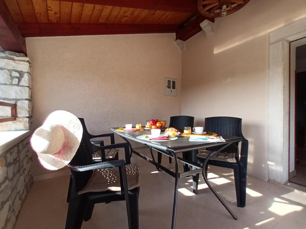 Guesthouse Marija Potpićan Εξωτερικό φωτογραφία